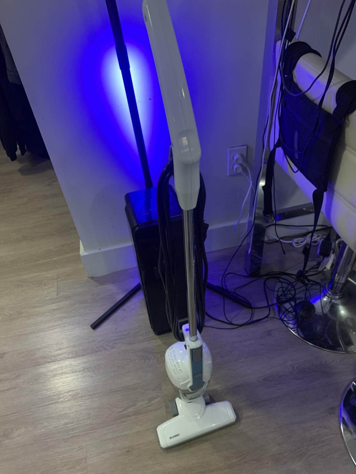 Eureka Blaze Stick Vacuum Cleaner, Powerful Suction 3-in-1 Small Handheld Vac with Filter for Hard Floor Lightweight Upright Home Pet Hair, Dark Black customer photo 2