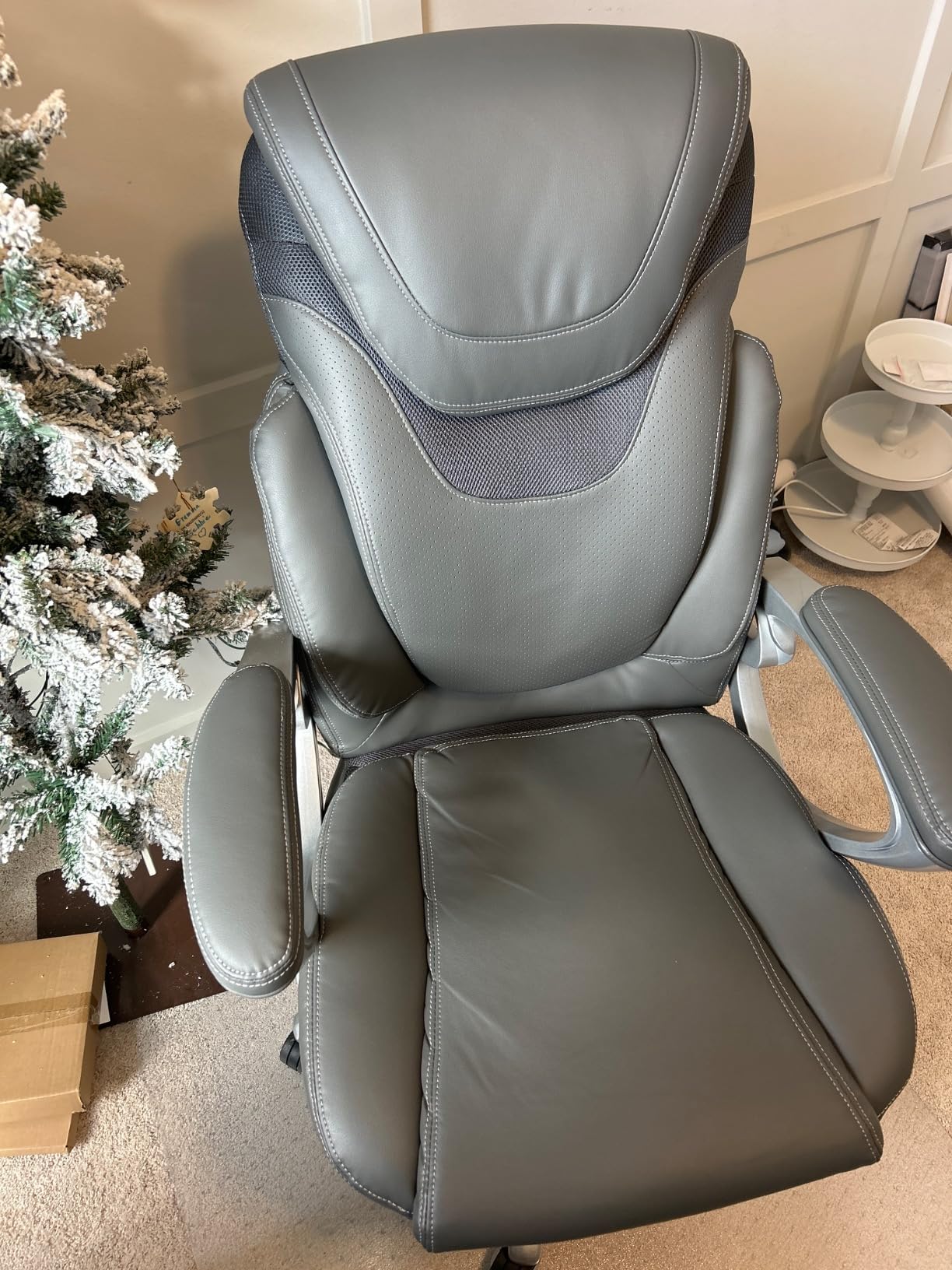 Serta Bryce Executive Office Chair - Ergonomic Computer DeskChair with Lumbar Technology - Adjustable Height - Memory Foam Body Pillows - 360° Swivel Rolling Base - Bonded Leather - Black customer photo 1