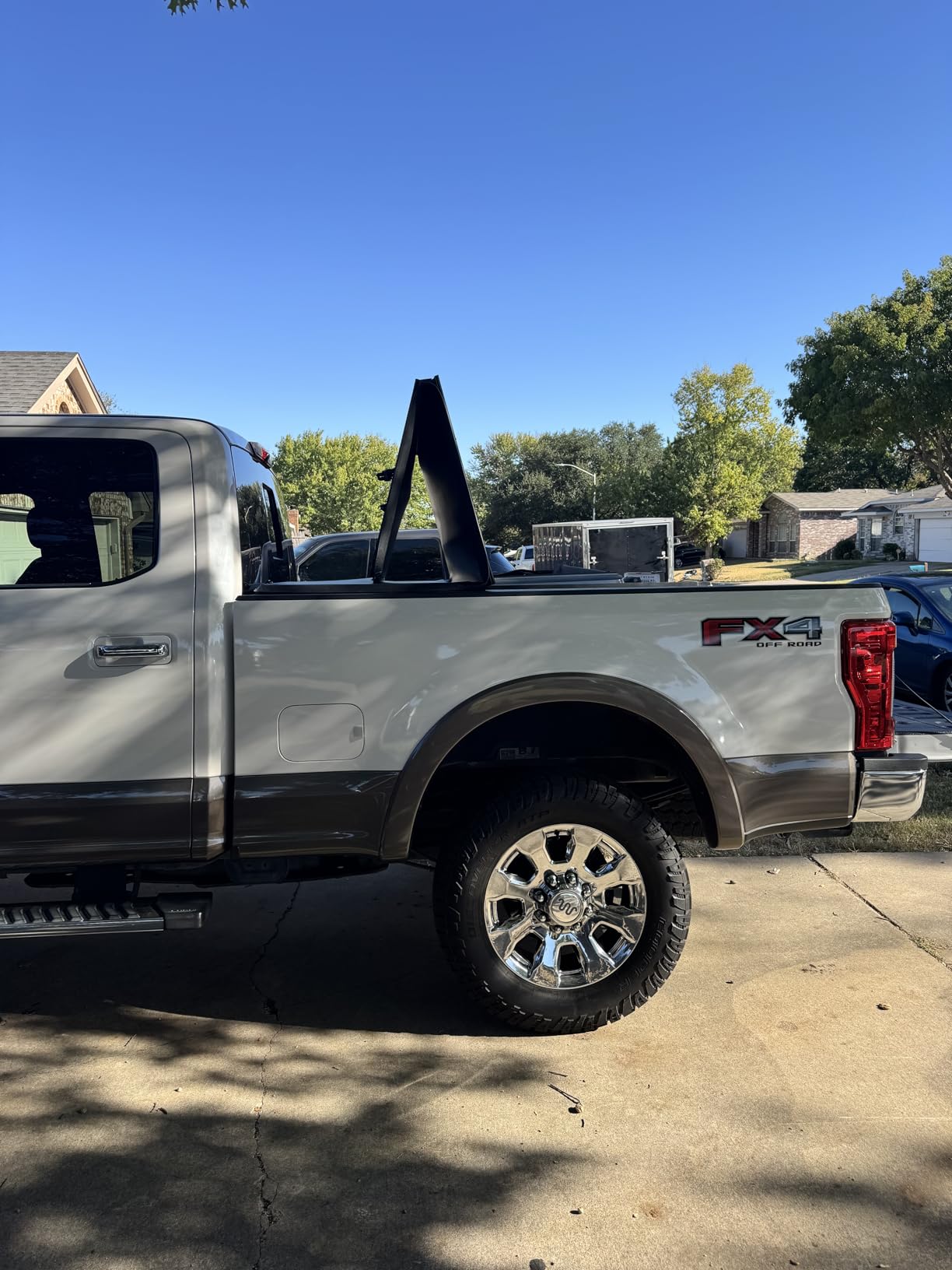 Tyger Auto T3 Soft Tri-fold Truck Bed Tonneau Cover Compatible with 2017-2026 Ford F-250 F-350 Super Duty | 6.75' (82