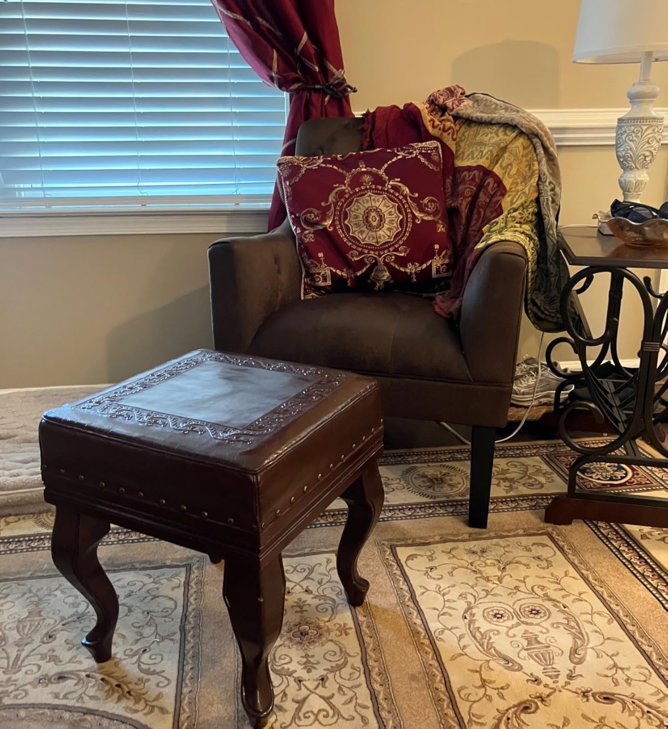 Signature Design by Ashley Drakelle Traditional Accent Chair with Diamond Button Tufting, Attached Cushions, Fabric Upholstery, 20.5
