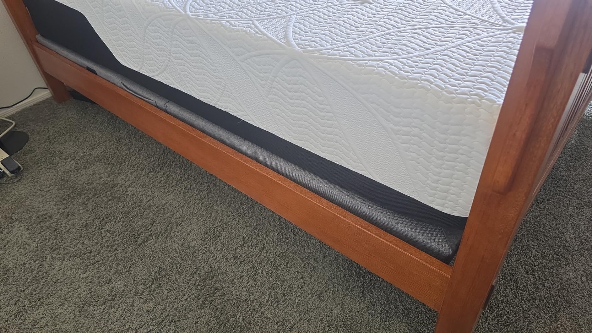 COOL GEL Chill Memory Foam 14-Inch Mattress with 2 Pillows, CertiPUR-US Certified, Mattress in a Box, King, White customer photo 1