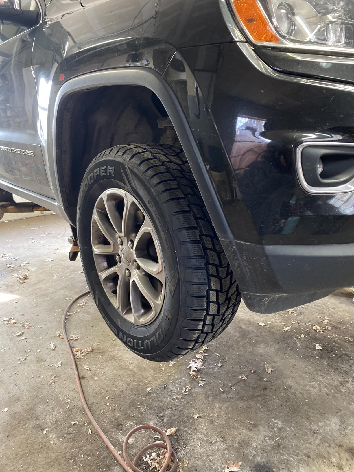 Cooper Evolution Winter 215/55R17 94H Tire customer photo 2