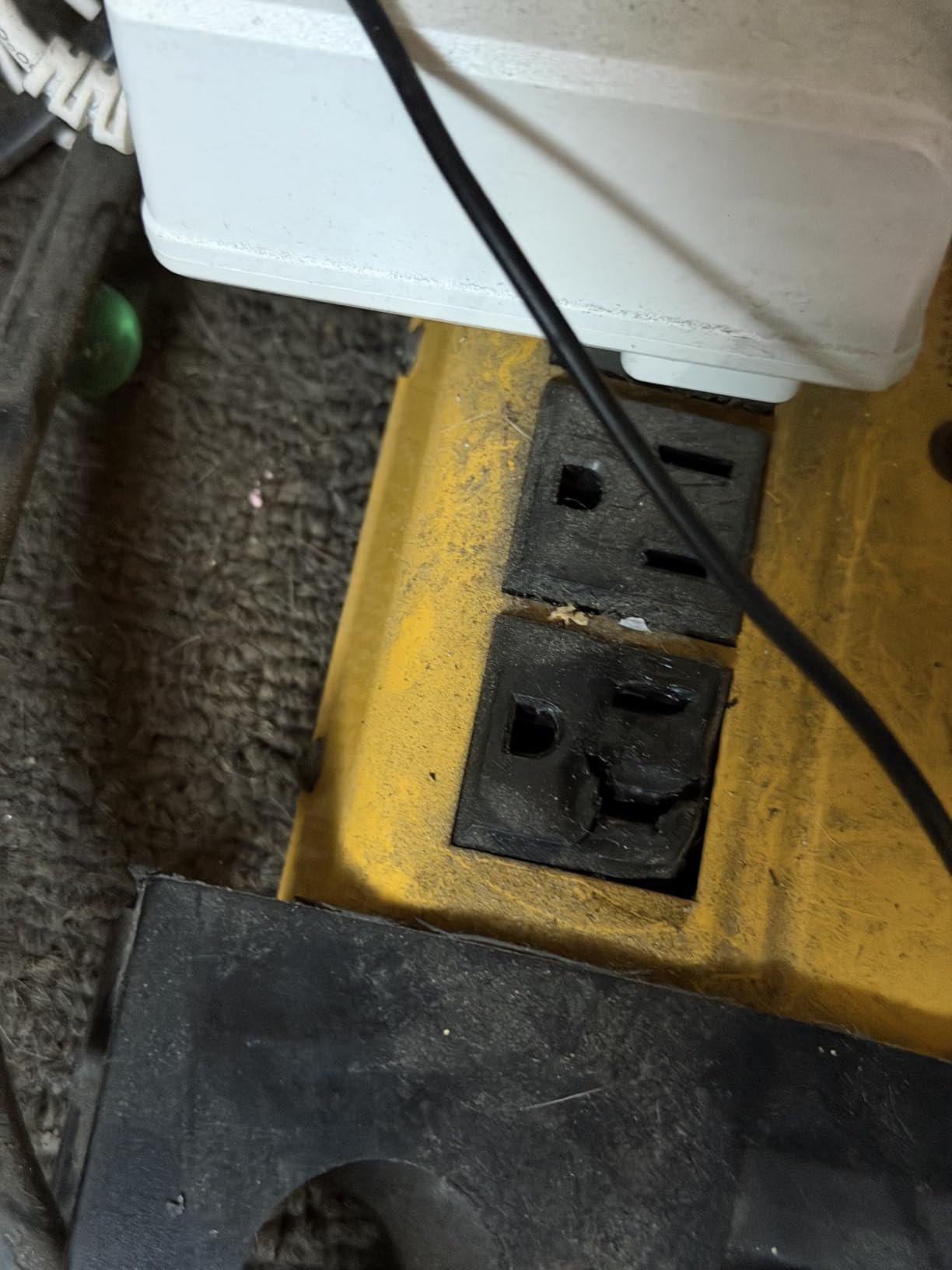 CRST 10-Outlets Heavy Duty Power Strip Metal Surge Protector with 15 Amps, 15-Foot Power Cord 2800 Joules for Garden, Kitchen, Office, School, ETL Listed customer photo 1