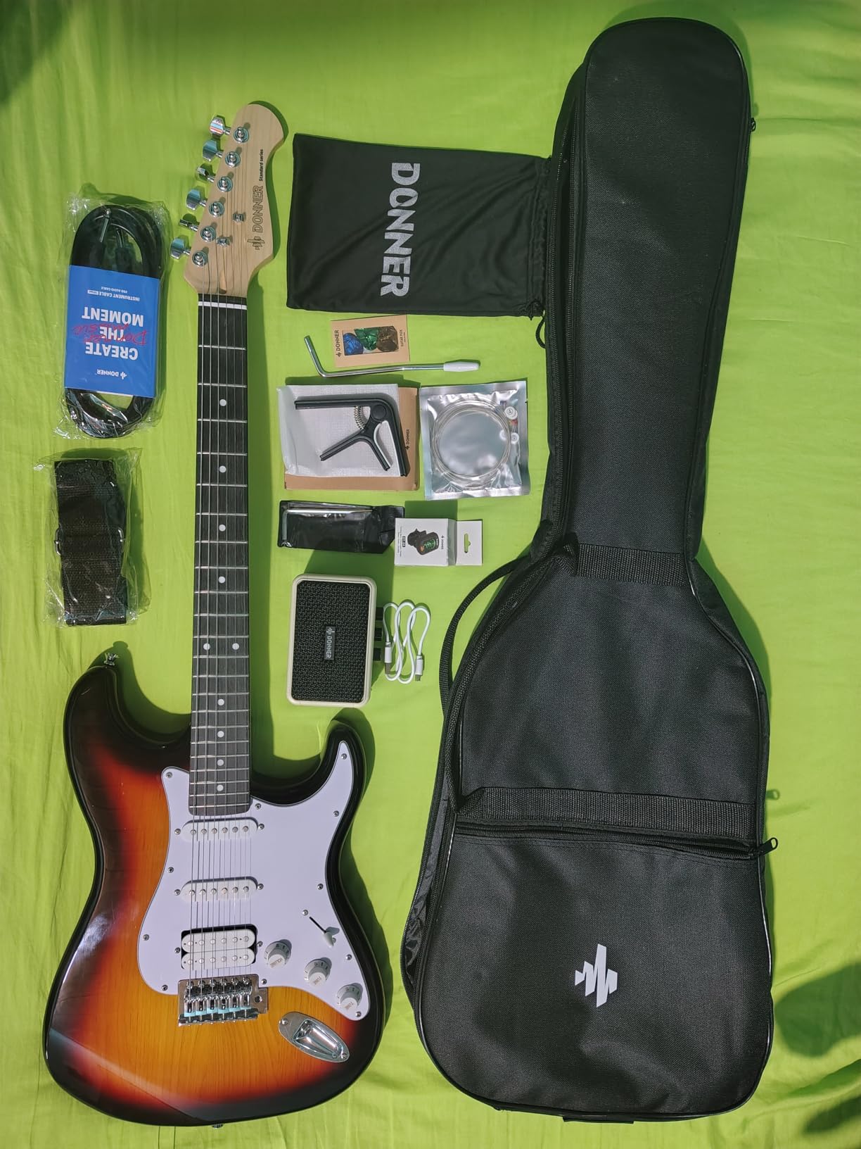 Donner DST-100B 39 Inch Electric Guitar Beginner Kit - Black HSS customer photo 2