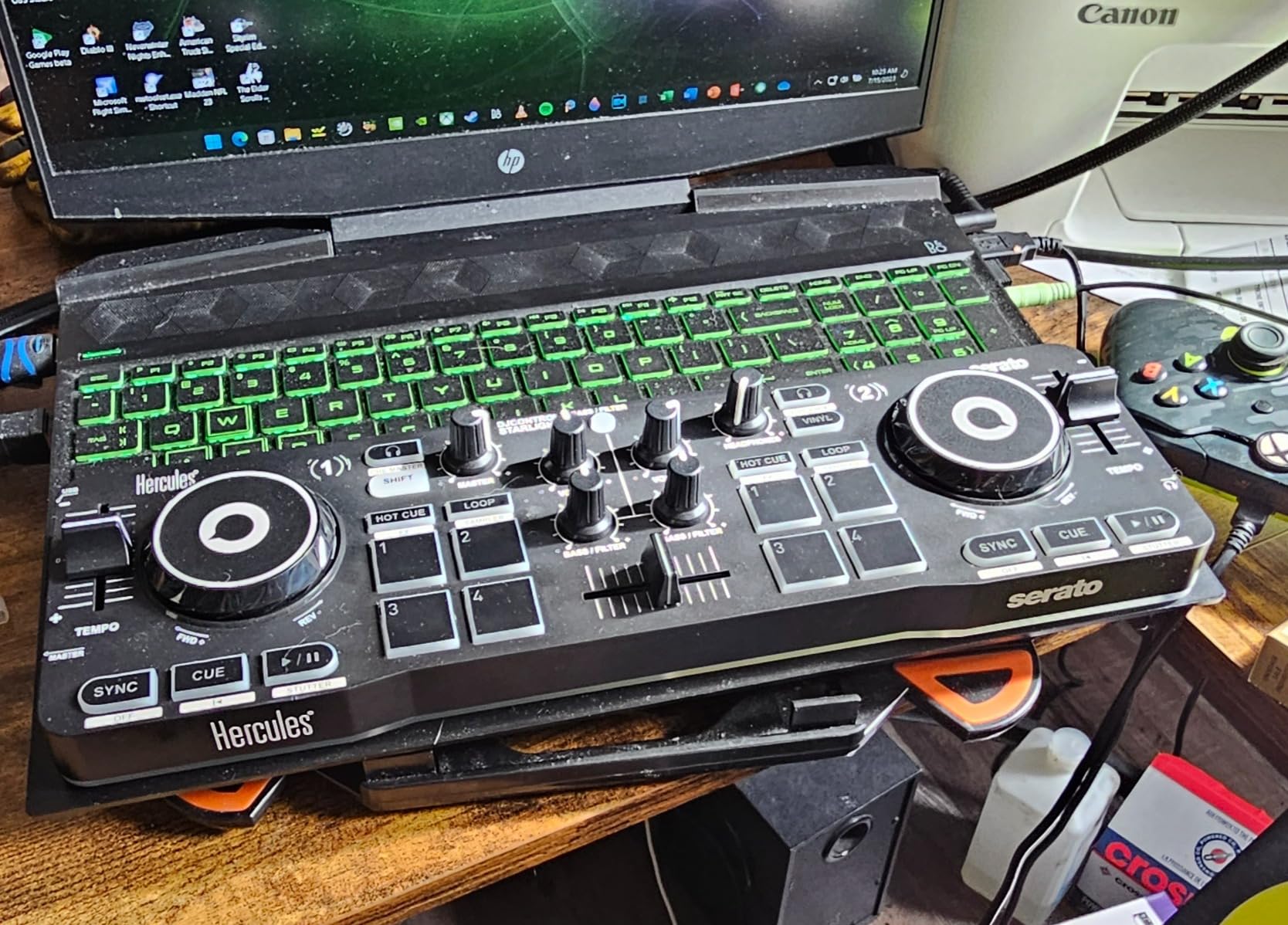 Hercules DJControl Starlight Pocket USB DJ Controller with Serato DJ Lite, Touch-Sensitive Jog Wheels, Built-in Sound Card and Built-in Light Show customer photo 1