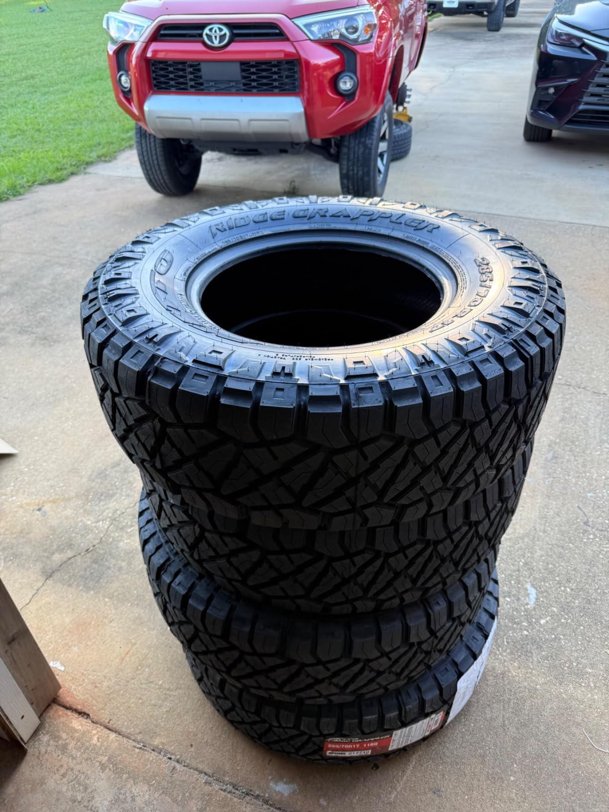 Nitto Ridge Grappler All-Terrain Tire, 285/70R17 116Q customer photo 1