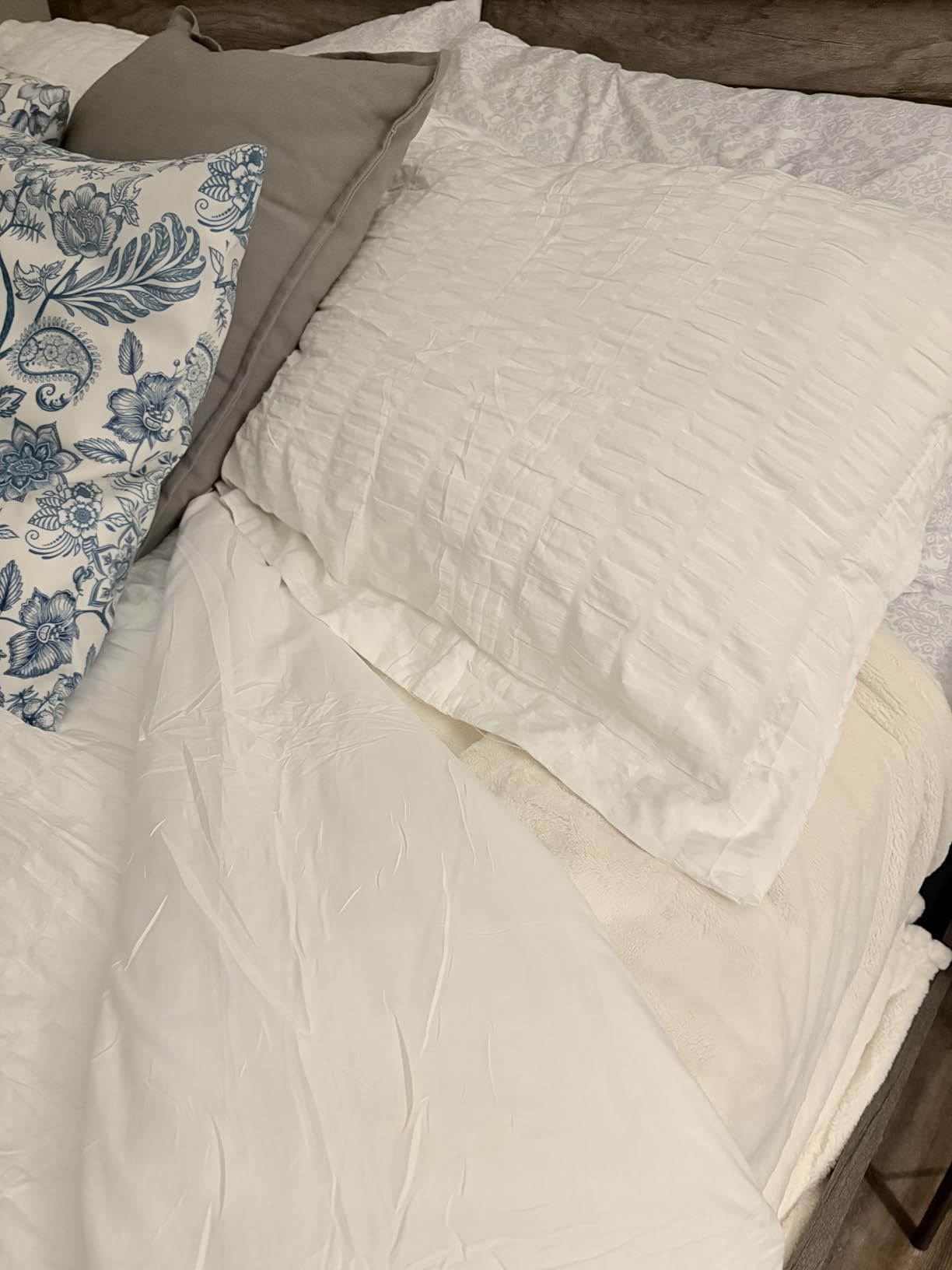 COHOME Queen Size Cooling Comforter, All-Season Quilted Down Alternative Duvet Insert, Luxury Hotel Breathable GentleSoft Comforter with Anti-Clump Tech & 8 Tabs - Reversible - White 88x88 inches customer photo 1