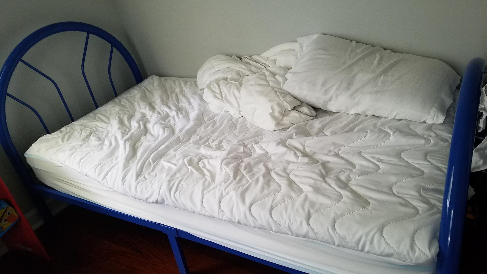Linenspa 10 Inch Memory Foam and Spring Hybrid Mattress - Medium Feel - Bed in a Box - Quality Comfort and Adaptive Support - Breathable - Cooling - Perfect for a Guest Bedroom - Twin Size customer photo 1