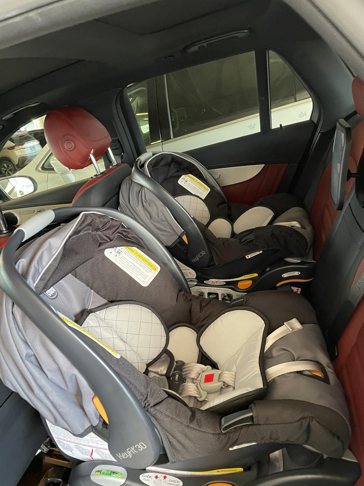 Chicco KeyFit Infant Car Seat and Base, Rear-Facing Seat for Infants 4-22 lbs, Includes Infant Head and Body Support, Compatible with Chicco Strollers customer photo 1