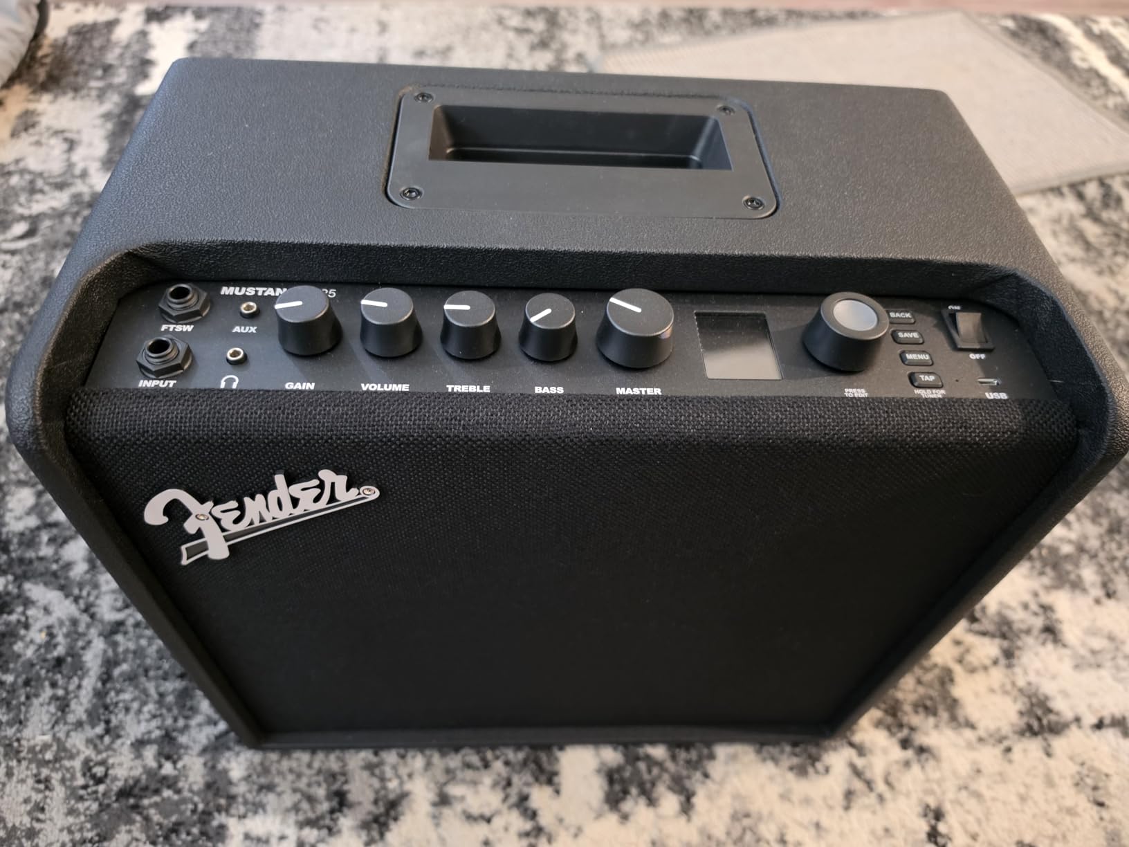 Fender Mustang LT25 Guitar Amp, 25-Watt Combo Amp, with 2-Year Warranty, 30 Preset Effects with USB Audio Interface for Recording customer photo 2