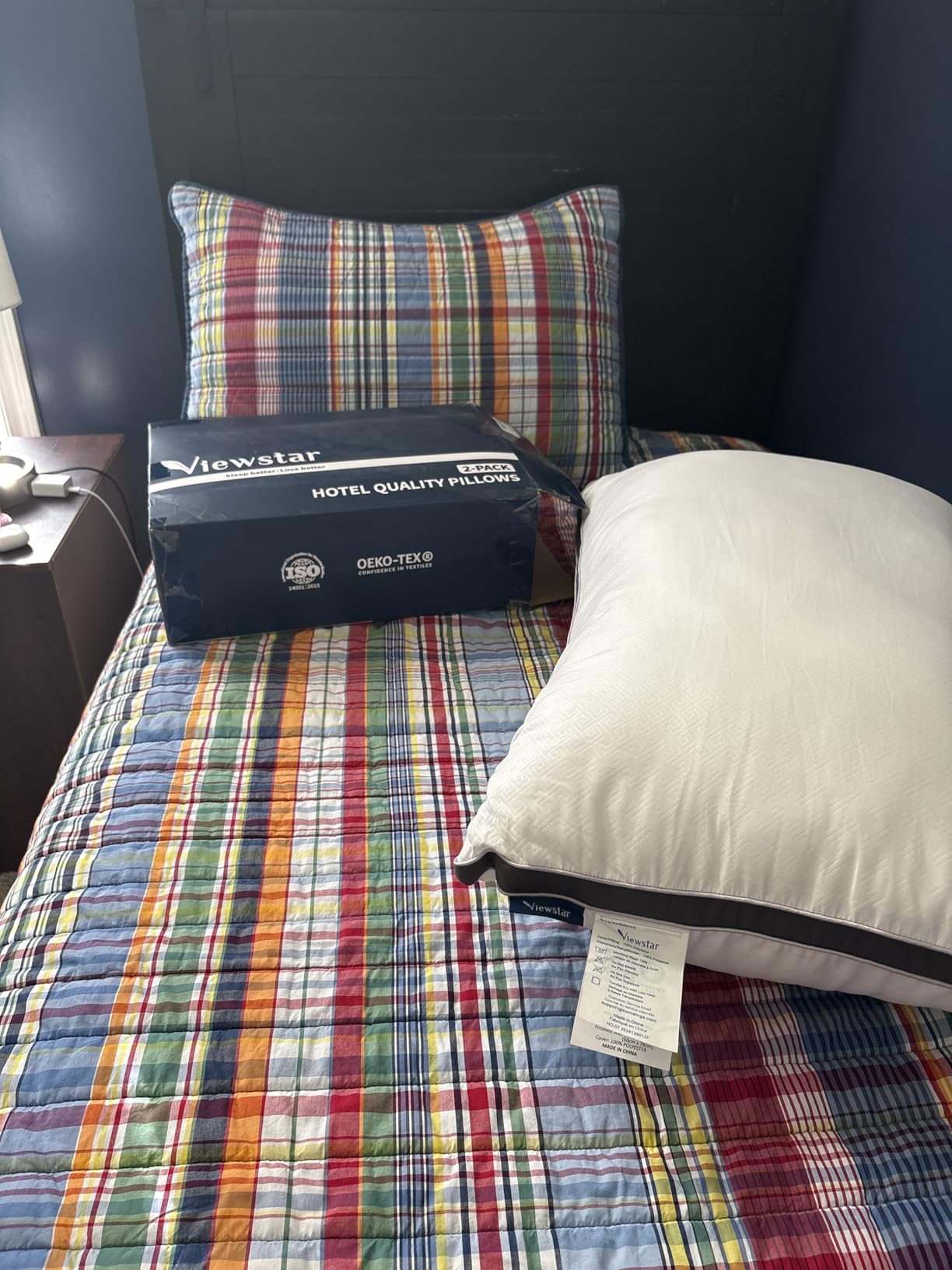 viewstar Bed Pillows Queen Size Set of 2, Firm Support Down Alternative Gusseted Pillows for Side, Back, or Stomach Sleepers, White customer photo 1