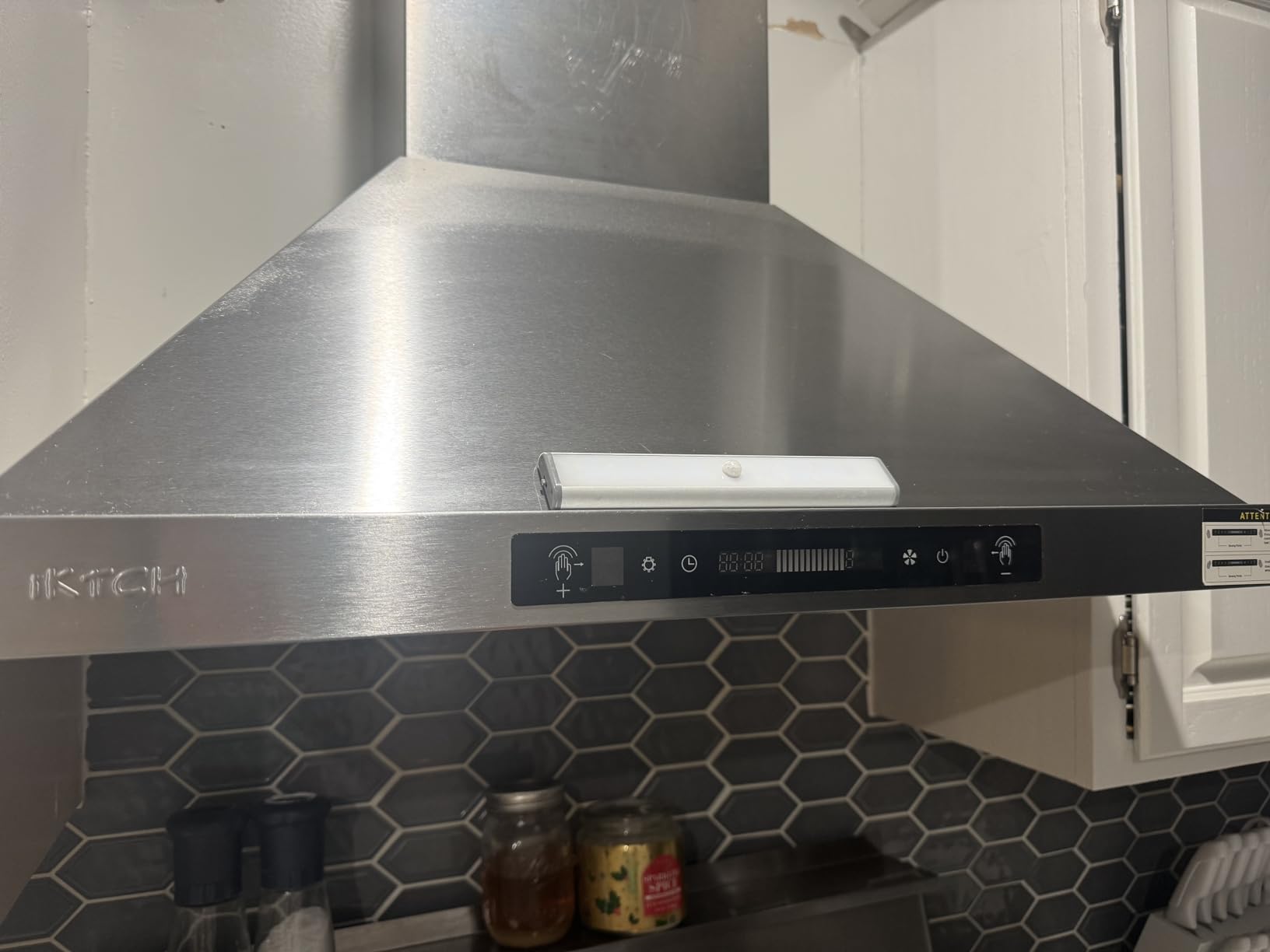 IKTCH 30-inch Wall Mount Range Hood 900 CFM Ducted/Ductless Convertible, Kitchen Chimney Vent Stainless Steel with Gesture Sensing & Touch Control Switch Panel, 2 Pcs Adjustable Lights (IKP02-30) customer photo 1