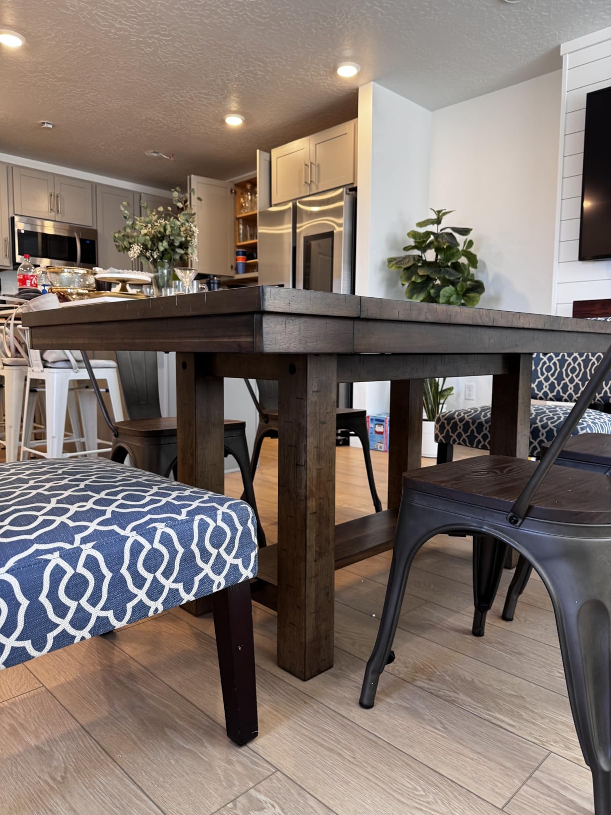 Signature Design by Ashley Moriville Rectangular Dining Extension Table, 2 Extension Leaves, Seats 8, Wood & Acacia Veneer, Brown customer photo 1
