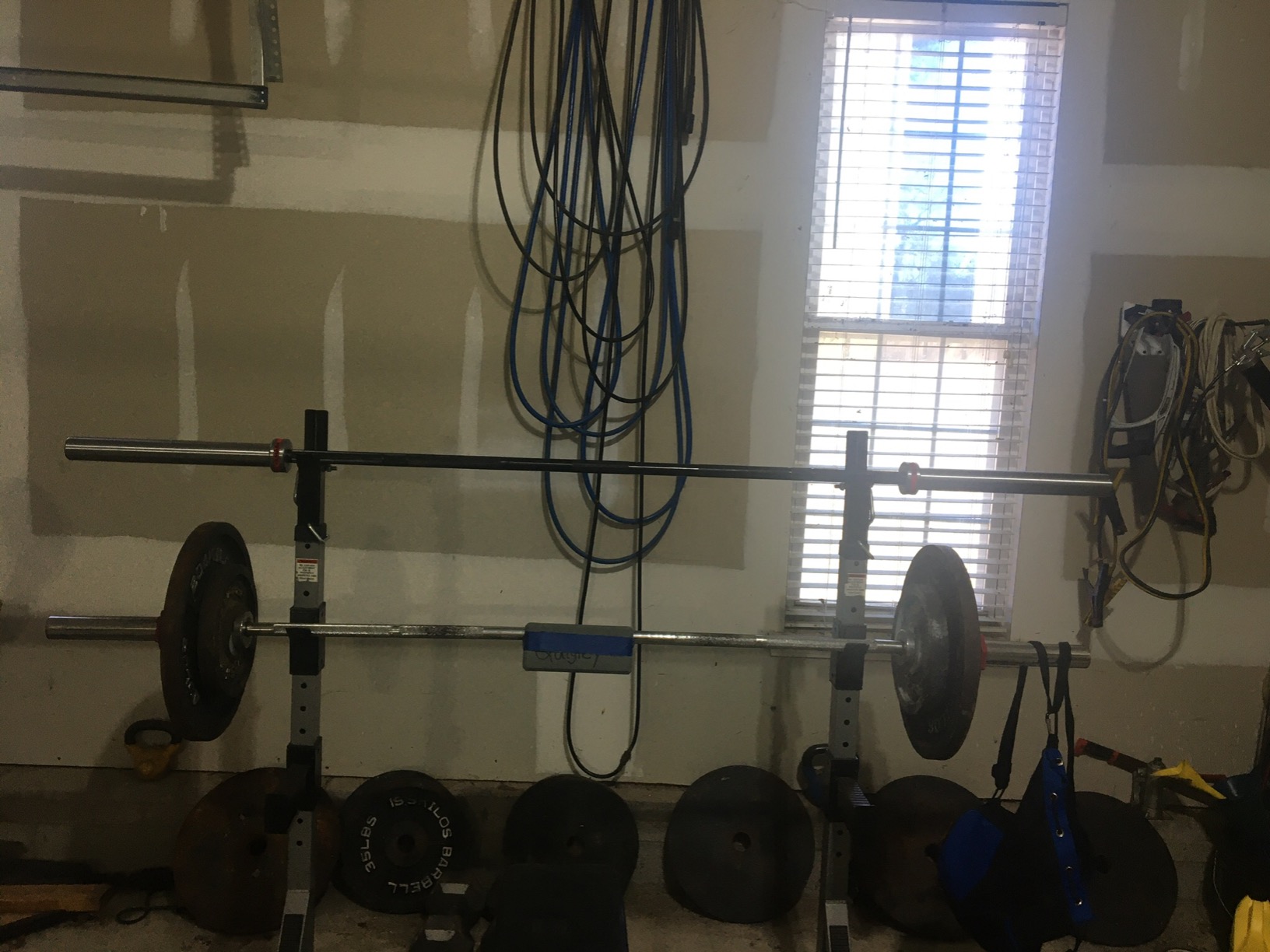 XMark Crowbar Olympic Barbell, 20kg Training Bar, 28mm Shaft, Center Knurl, Built for Strength Training and Olympic Lifts customer photo 1