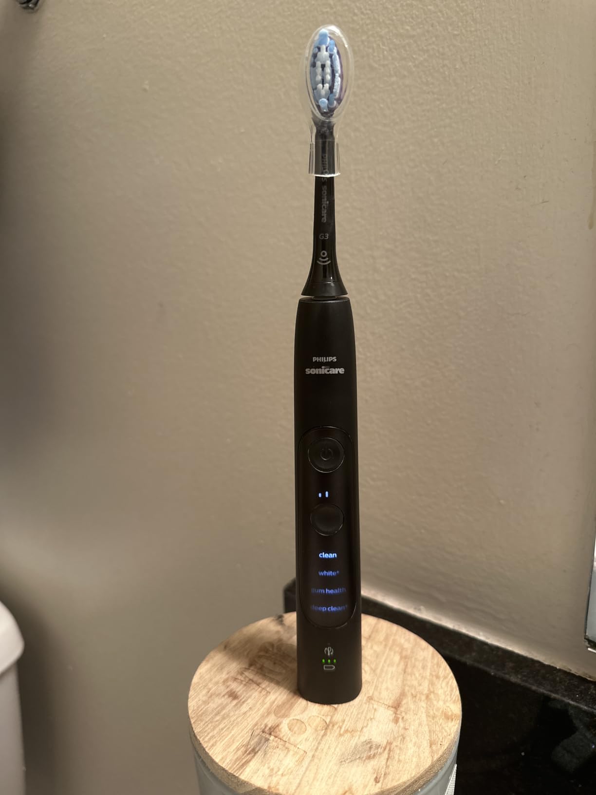 Philips Sonicare ExpertClean 7500 White, Rechargeable Electric Power Toothbrush, HX9690/06 customer photo 2