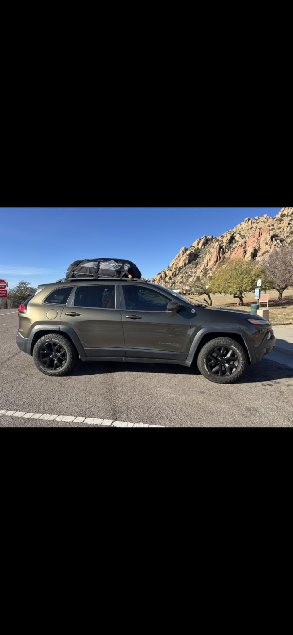 MIDABAO 20 Cubic Waterproof Duty Car Roof Top Carrier - Car Cargo Roof Top Bag, Waterproof & Coated Zippers includes Anti Slip Mat with or without Racks (20 Cubic Feet) customer photo 1