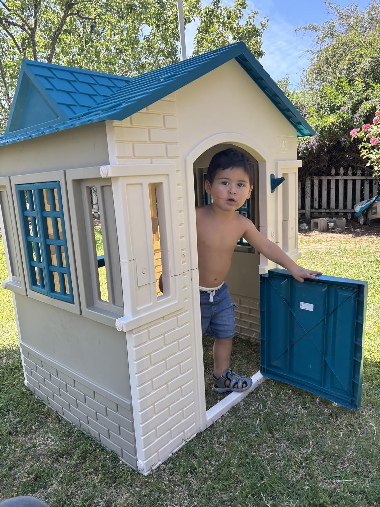 Little Tikes Cape Cottage Playhouse - Blue Large customer photo 2