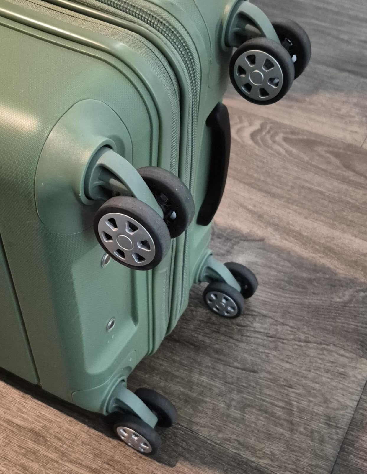 Traveler's Choice Pagosa Hardshell Expandable Luggage with Spinner Wheels, Black, 22-Inch Carry-on customer photo 1