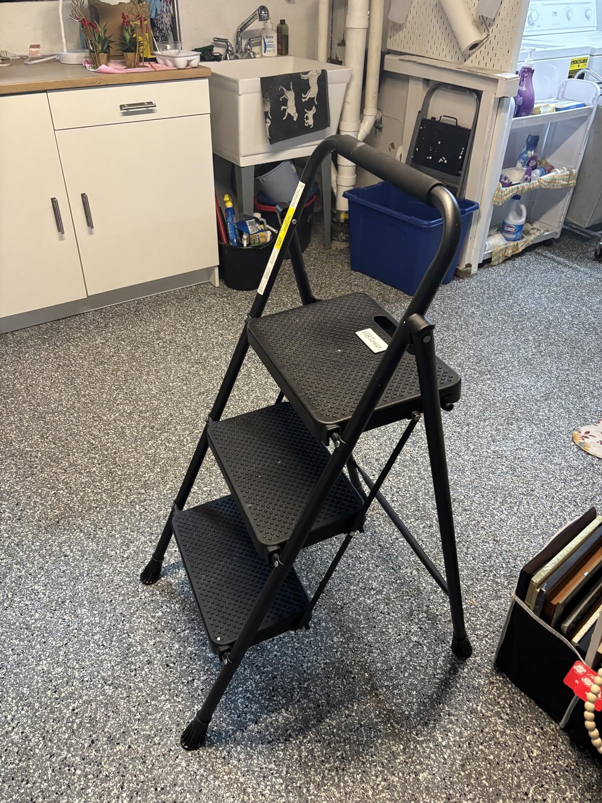 HBTower Step Ladder, Folding Step Stool with Wide Anti-Slip Pedal, Sturdy Steel Ladder, Convenient Handrail, Lightweight, Portable Steel Step Stool customer photo 2
