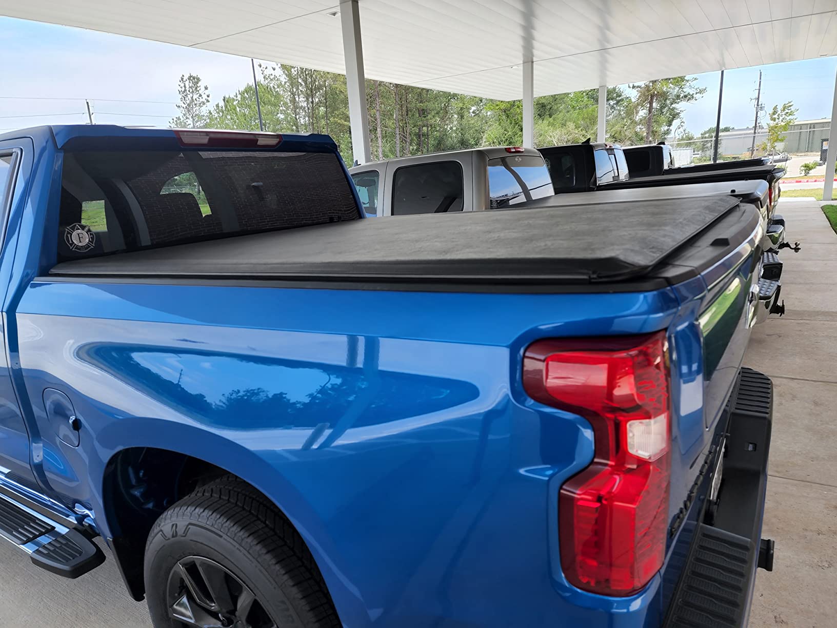 Amazon Basics Soft Roll-Up Truck Bed Tonneau Cover, 5.8 feet, Water-Resistant, Easy Install for 2014-2019 Chevy Silverado, GMC Sierra 1500, Fleetside customer photo 2