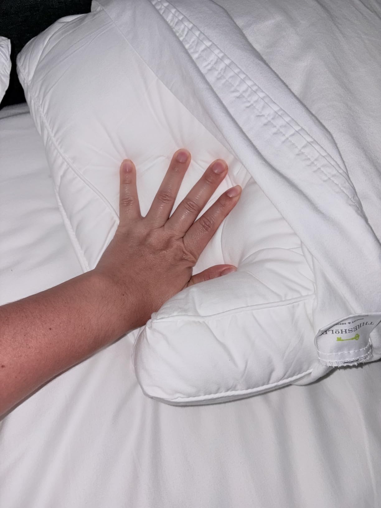 Utopia Bedding Down Alternative Bed Pillows for Sleeping Queen Size (White), Set of 2, Soft & Fluffy Pillow with Cooling, Hotel Quality, Gusseted Pillow for Back, Stomach or Side Sleepers customer photo 2