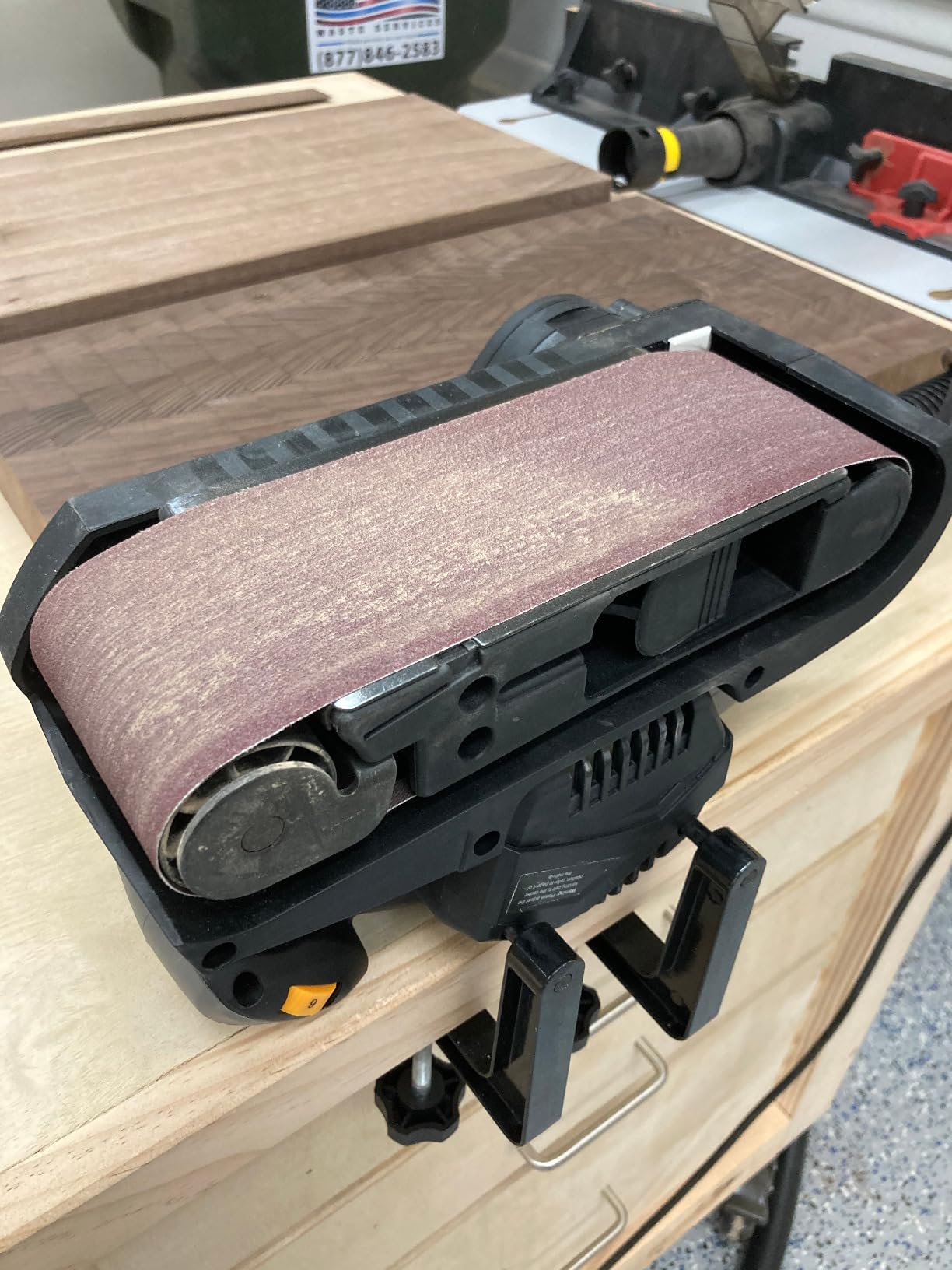 Jellas 7Amp Belt Sander 3x21-Inch with Dust Bag, Bench Sander with Variable-Speed Control, 2 in 1 Vacuum Adapter, 10 Feet (3 Meters) Length Power Cord for Woodworking customer photo 1