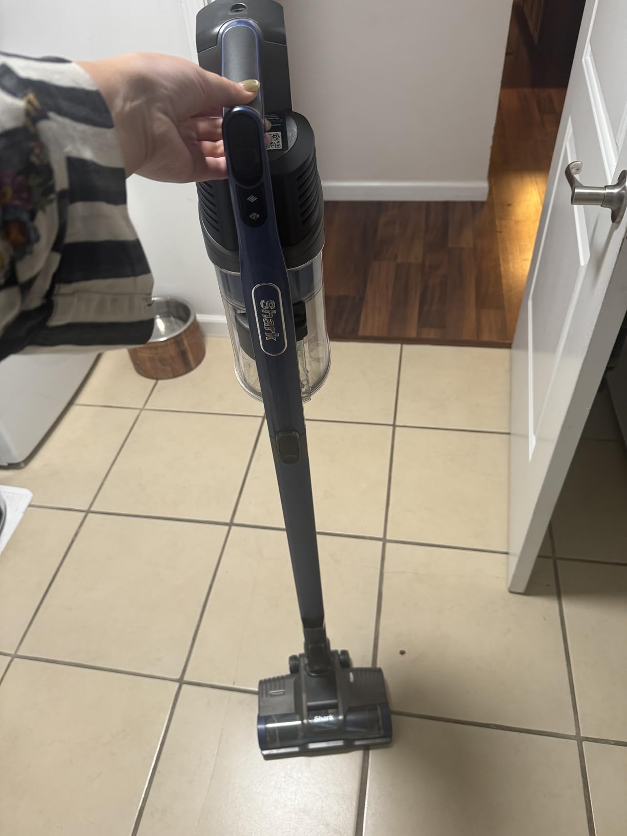 Shark Cordless Vacuum Cleaner with HEPA Filter, Lightweight, Portable, Rechargeable, Powerful Pet Hair Pickup, Removable Handheld, Crevice Tool, Dusting Brush, 50-min Runtime, Blue, IZ363HT customer photo 1