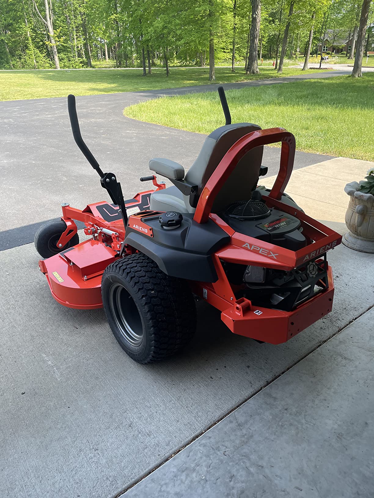 Ariens Apex Zero Turn Radius Tractor, 24-HP FR730 Kawasaki Engine, 60-in. Deck customer photo 2