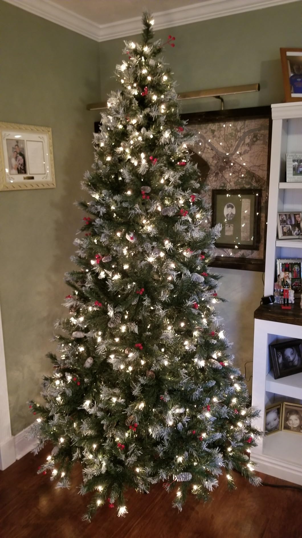 Best Choice Products Christmas Tree Pre-Lit, Pre-Decorated Artificial 7.5ft Frosted Pine Holiday Decoration w/Frosted Tips, Pine Cones, Berries customer photo 1