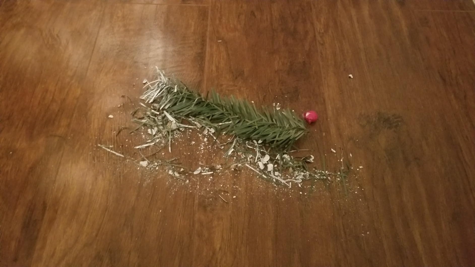 Best Choice Products Christmas Tree Pre-Lit, Pre-Decorated Artificial 7.5ft Frosted Pine Holiday Decoration w/Frosted Tips, Pine Cones, Berries customer photo 2