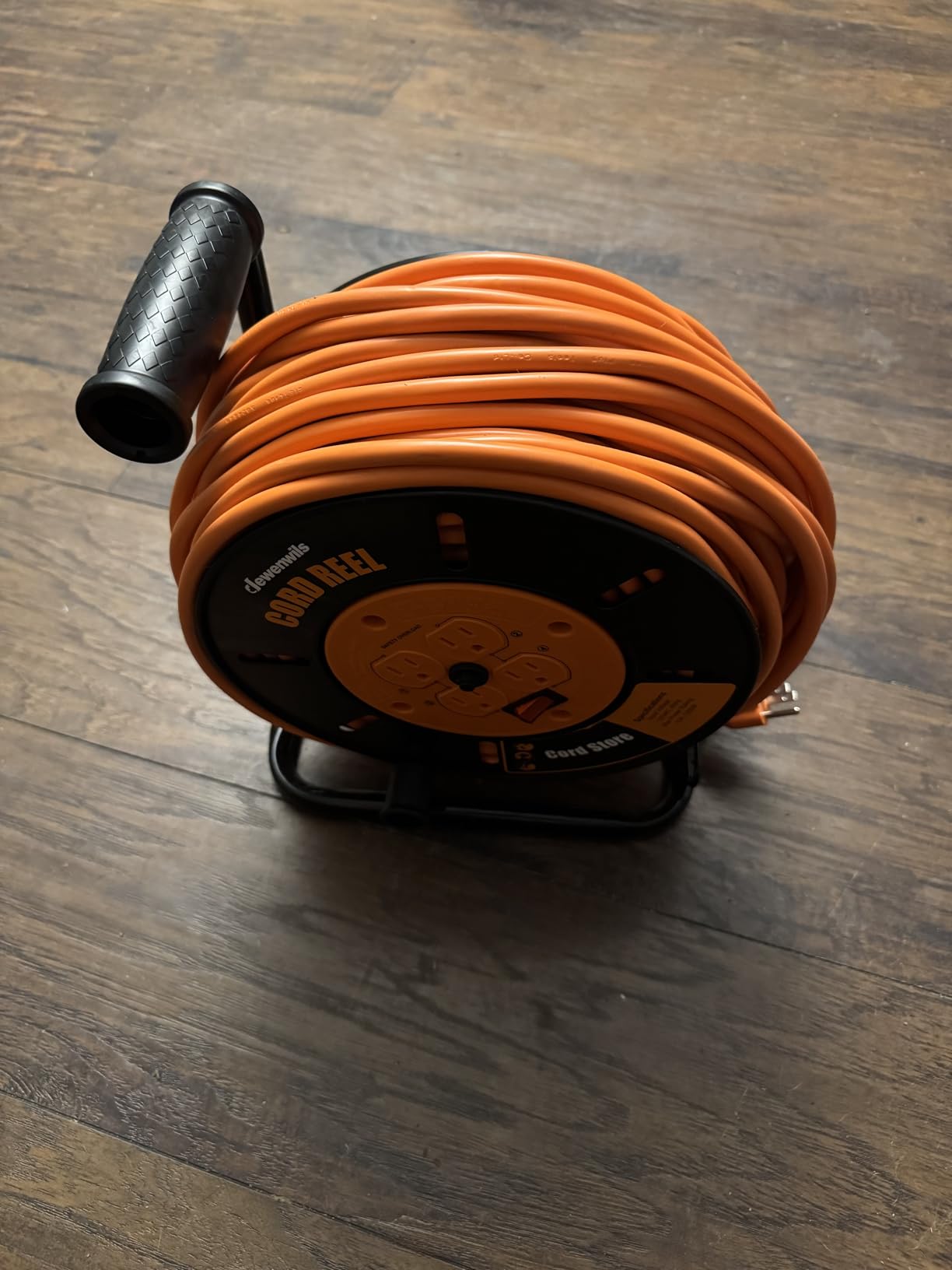 DEWENWILS Extension Cord Storage Reel with 4-Grounded Outlets, Heavy Duty Open Cord Reel for 12/3,14/3,16/3 Gauge Power Cord, Hand Wind Retractable, 10A Circuit Breaker, Rocker Power Switch customer photo 1