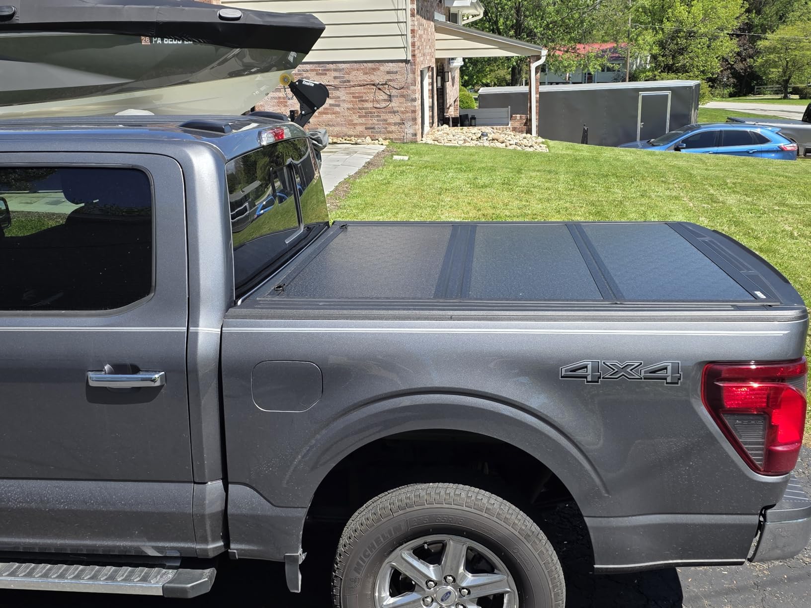 Gator EFX Hard Tri-Fold Truck Bed Tonneau Cover - Heavy-Duty Truck Bed Protection - Durable Aluminum Panels - Hard Folding Tonneau Cover - 2021-2026 Ford F-150 (incl. Raptor/Lightning) - 5'7