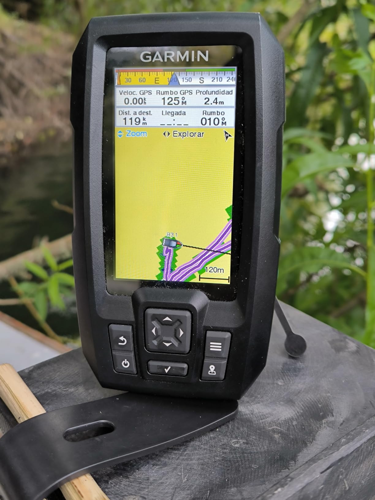 Garmin Striker Vivid 4cv Fishfinder with Transducer - 4-inch LCD Display - Easy-to-Use Scanning Sonar - Color Palettes customer photo 2