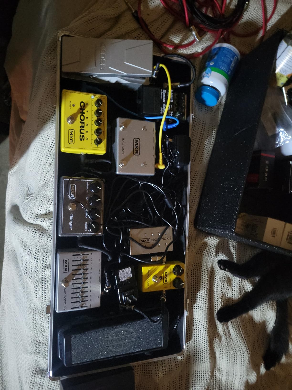 GHOSTFIRE Guitar Multi Effect Pedal Case 27.5x11.6x4.2in, with Pedal Mounting Tape Fastener, Sturdy Locking Aluminum, T series T-EC14 customer photo 1