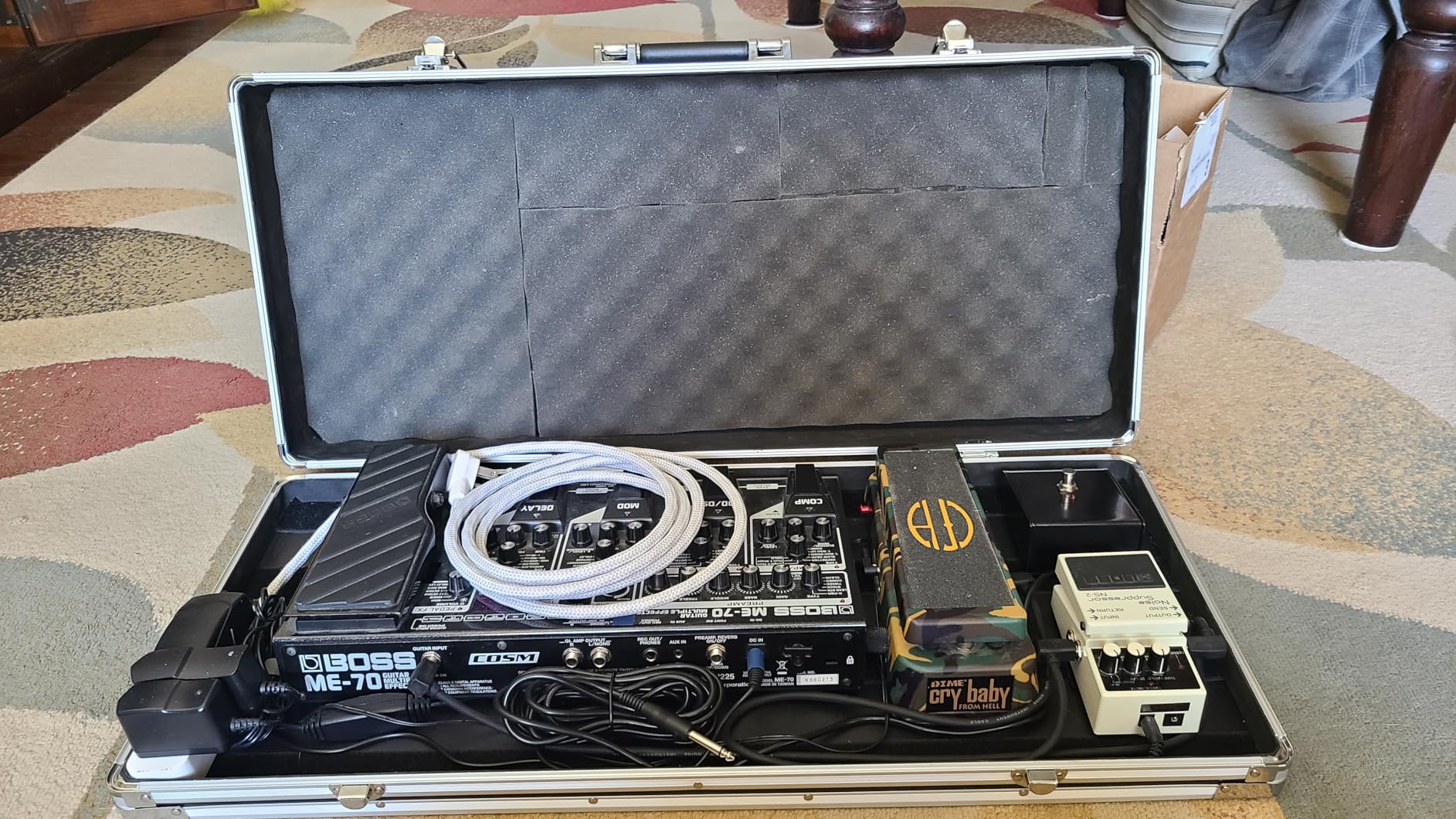 GHOSTFIRE Guitar Multi Effect Pedal Case 27.5x11.6x4.2in, with Pedal Mounting Tape Fastener, Sturdy Locking Aluminum, T series T-EC14 customer photo 2