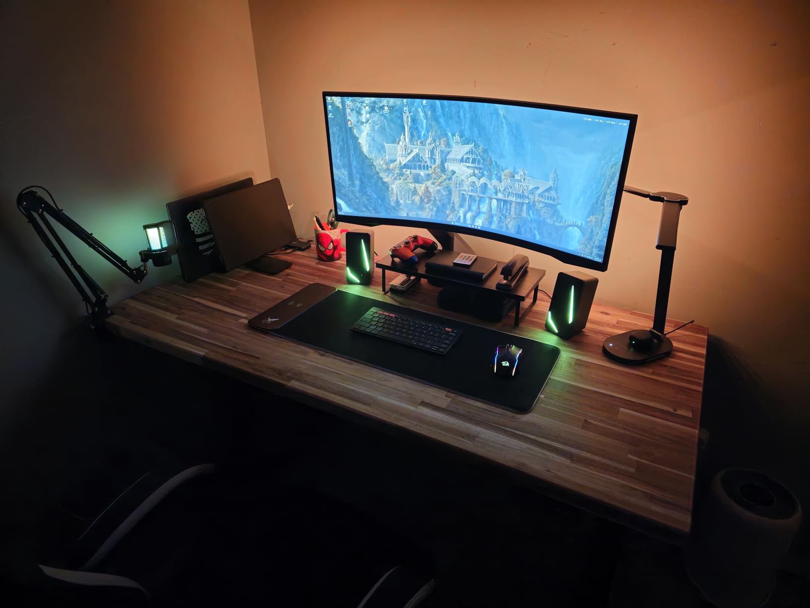 Samsung 34' Odyssey G5 Ultra-Wide Gaming Monitor with 1000R Curved Screen, 165Hz, 1ms, FreeSync Premium, Large Display, Eye Comfort, Multiple Ports, WQHD customer photo 2