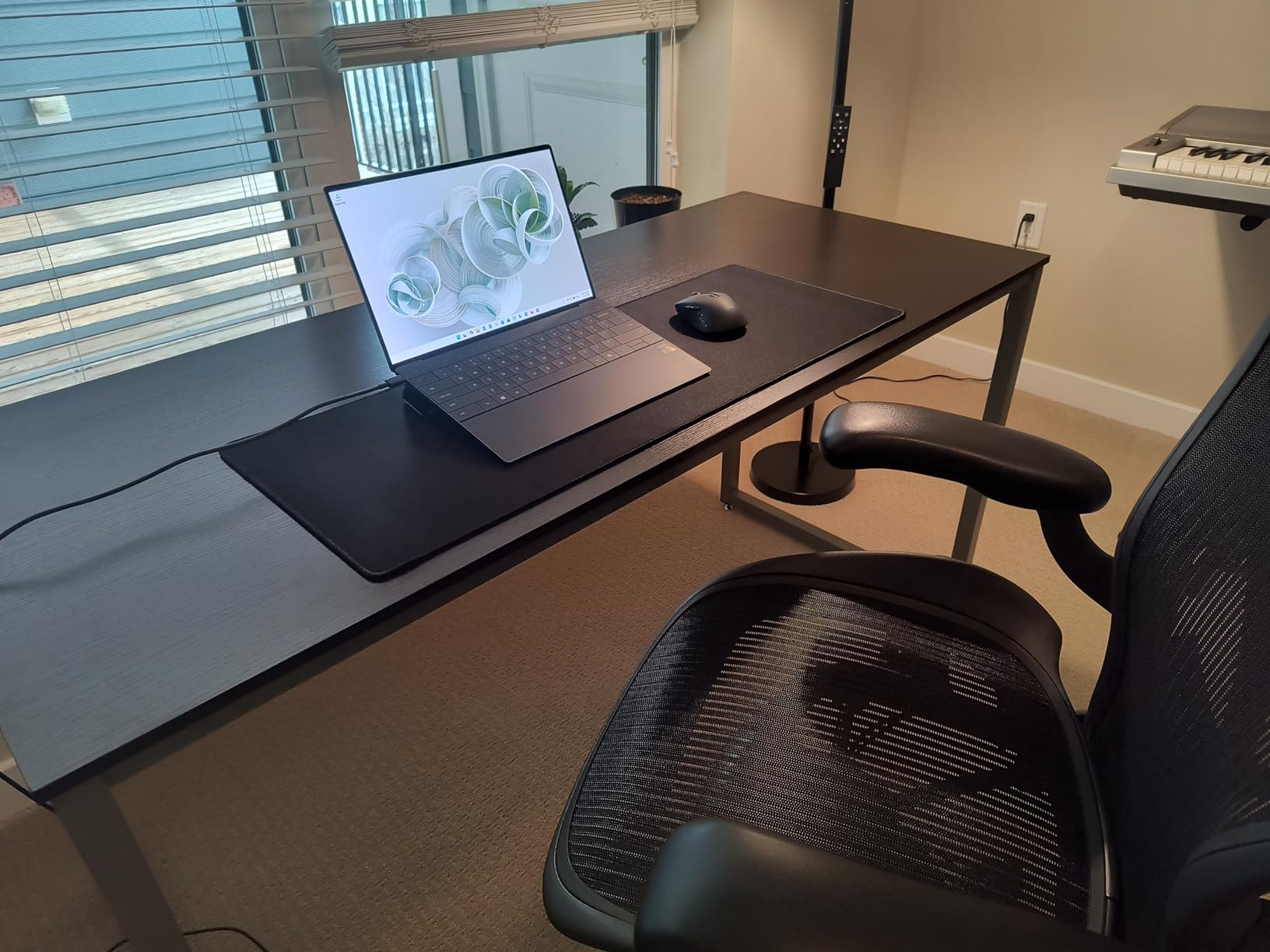 KTRIO RGB Large Gaming Mouse Pad Desk Mat, Superior Micro-Weave Cloth for Precise Mouse Control, Non-Slip Rubber Base, Stitched Edges, Water-Resistant, for Gamer, Office & Home, 31.5 x 11.8 in customer photo 2