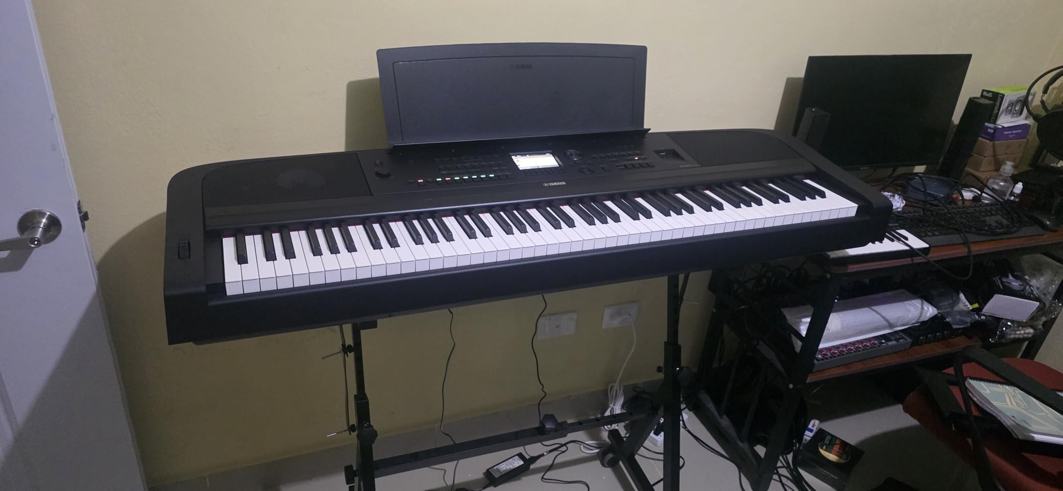 Yamaha DGX-670B 88-Key Weighted Digital Piano with Sustain Foot Switch and Music Rest customer photo 1