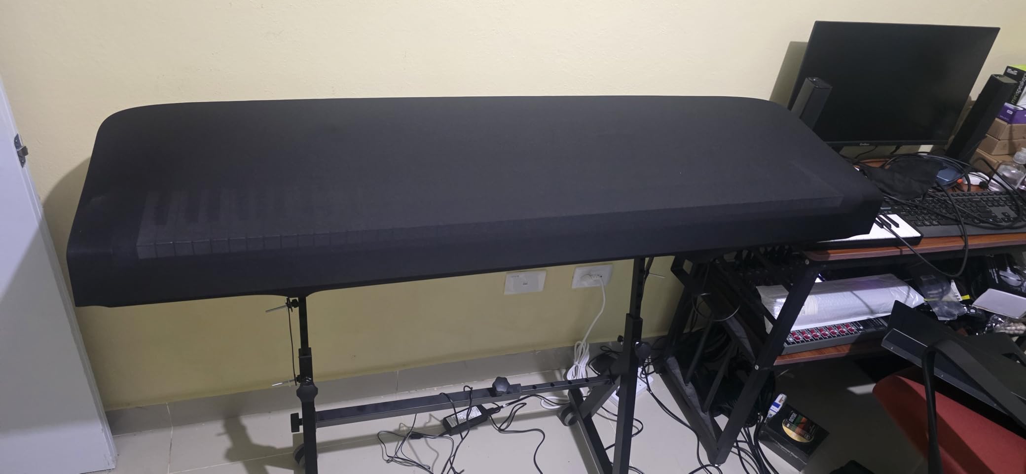 Yamaha DGX-670B 88-Key Weighted Digital Piano with Sustain Foot Switch and Music Rest customer photo 2