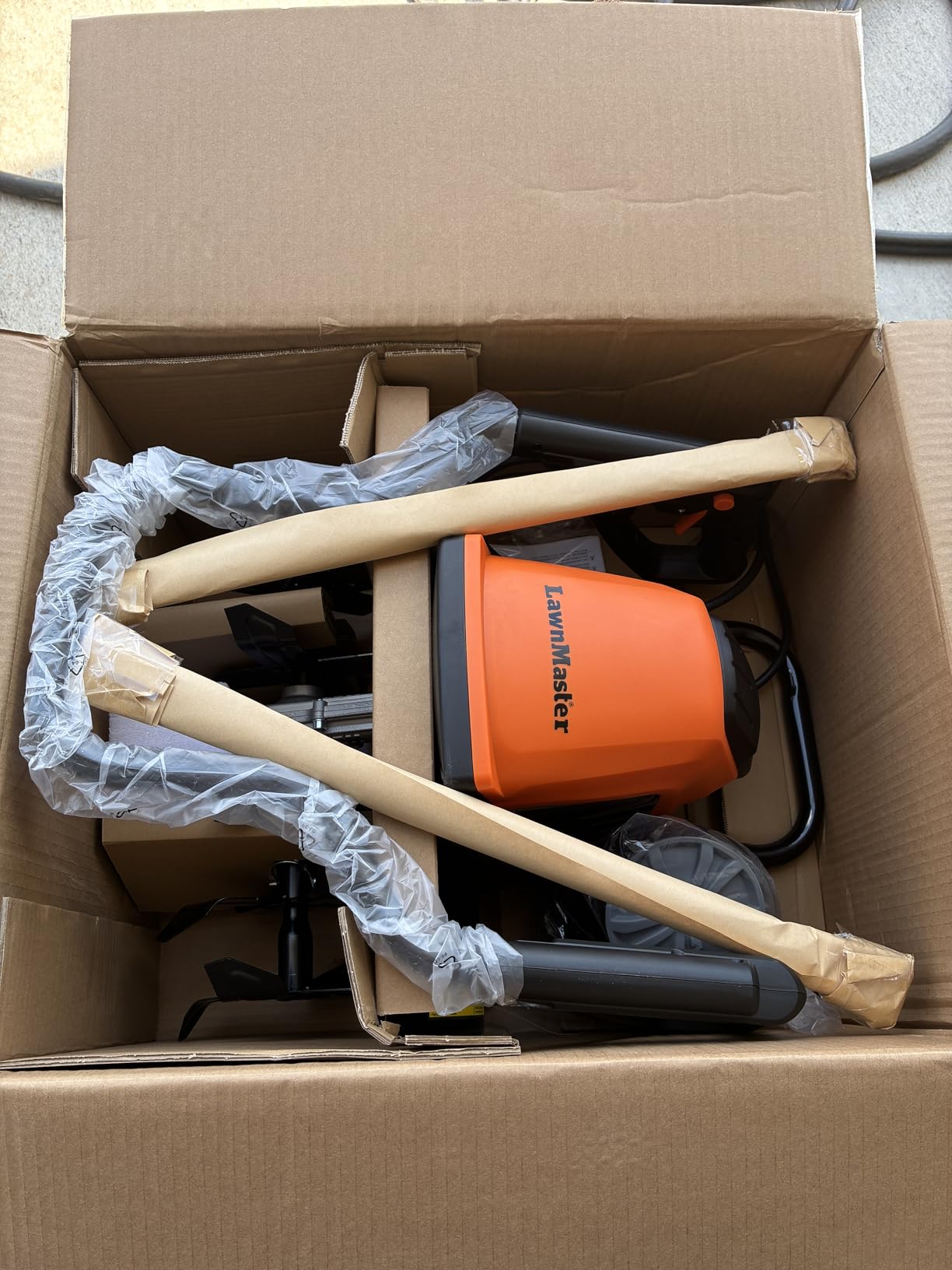 LawnMaster 13.5 Amp 18-Inch Electric Tiller - TE1318M customer photo 2