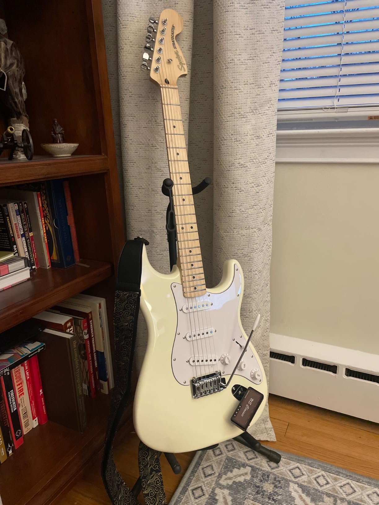 Squier Affinity Series Stratocaster Electric Guitar - Olympic White with Maple Fingerboard customer photo 2