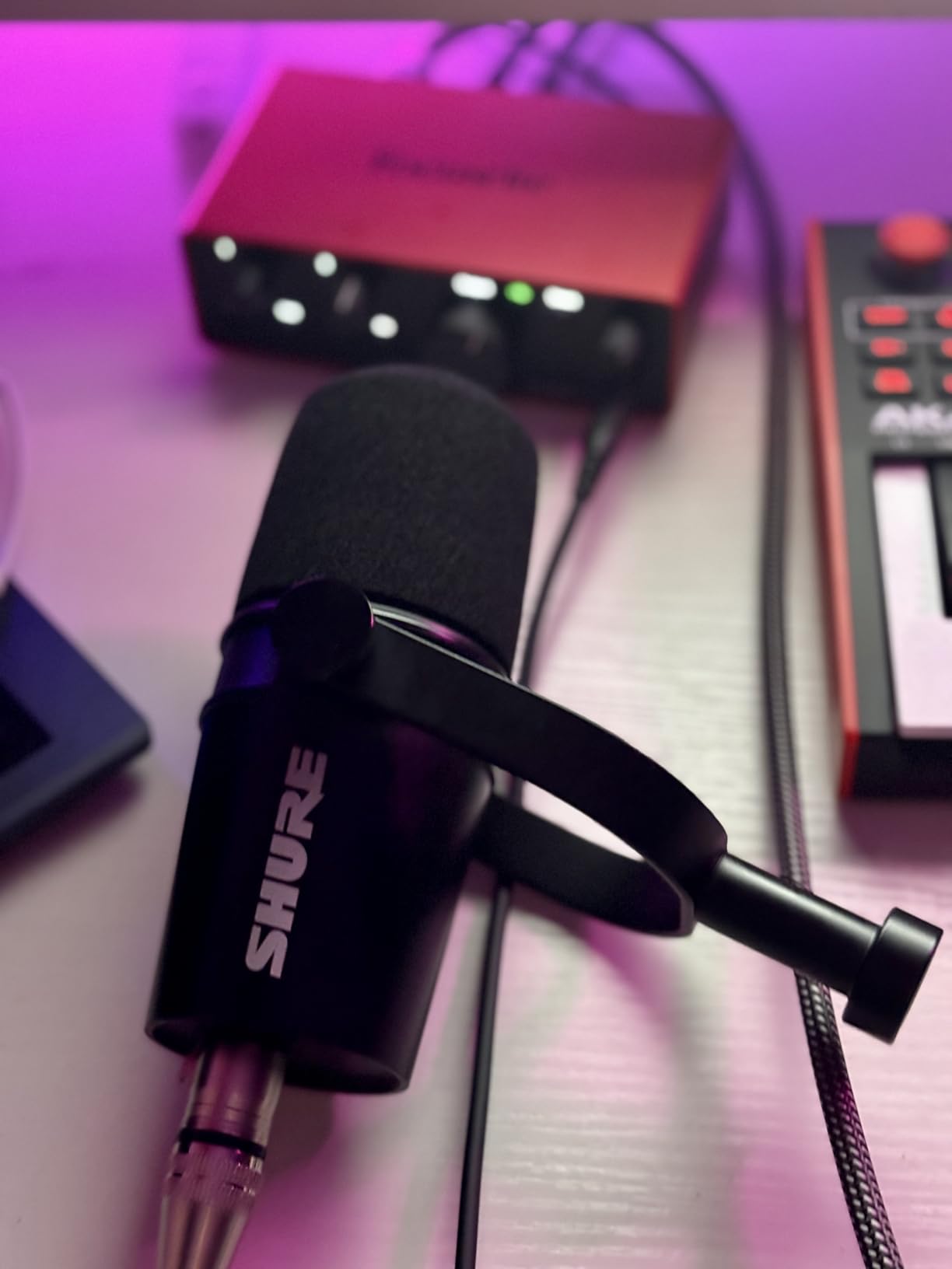 Shure MV7X XLR Dynamic Microphone - Voice-Isolating Cardioid Mic for Podcasting customer photo 1