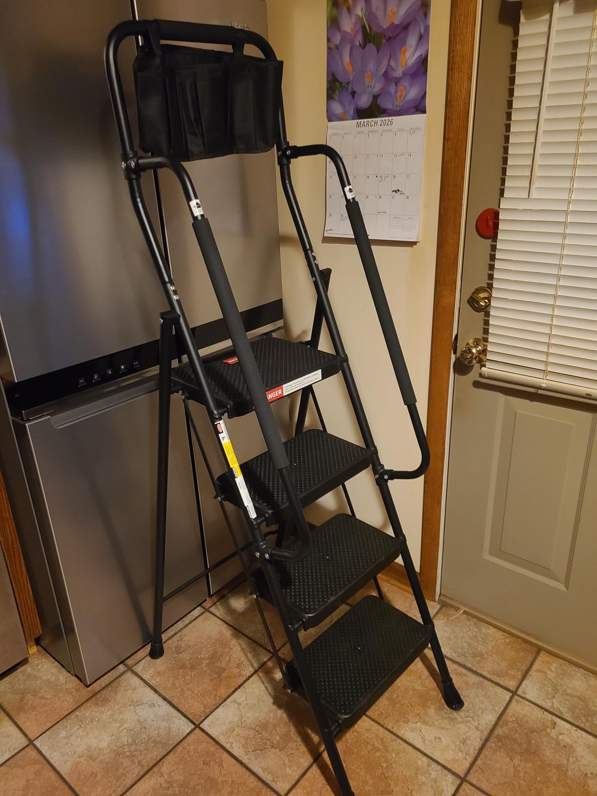 HBTower Step Ladder with Handrails, Folding Step Stool with Attachable Tool Bag & Anti-Slip Wide Pedal for Home Kitchen Pantry Office, Black customer photo 2