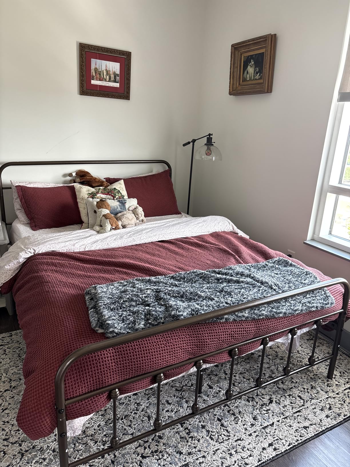 Yaheetech Classic Metal Platform Bed Frame Mattress Foundation with Victorian Style Iron-Art Headboard/Footboard/Under Bed Storage/No Box Spring Needed/Queen Size Bronze customer photo 1