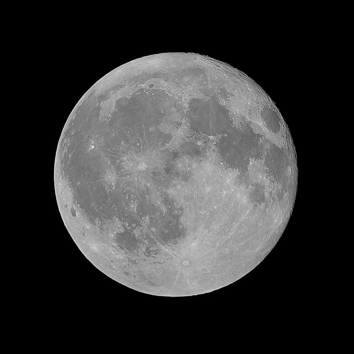 Celestron StarSense Explorer 8-inch App-Enabled Telescope - 203mm Dobsonian with Smartphone Dock customer photo 2
