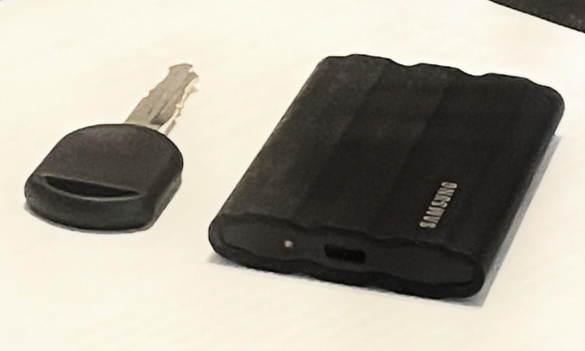 Samsung T7 Shield 2TB, Portable SSD, up to 1050MB/s, USB 3.2 Gen2, Rugged, IP65 Water & Dust Resistant customer photo 2