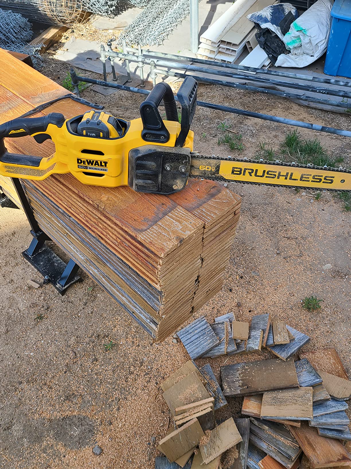 DEWALT 60V MAX Cordless Chainsaw, 18 in., Tool Only (DCCS672B) customer photo 2