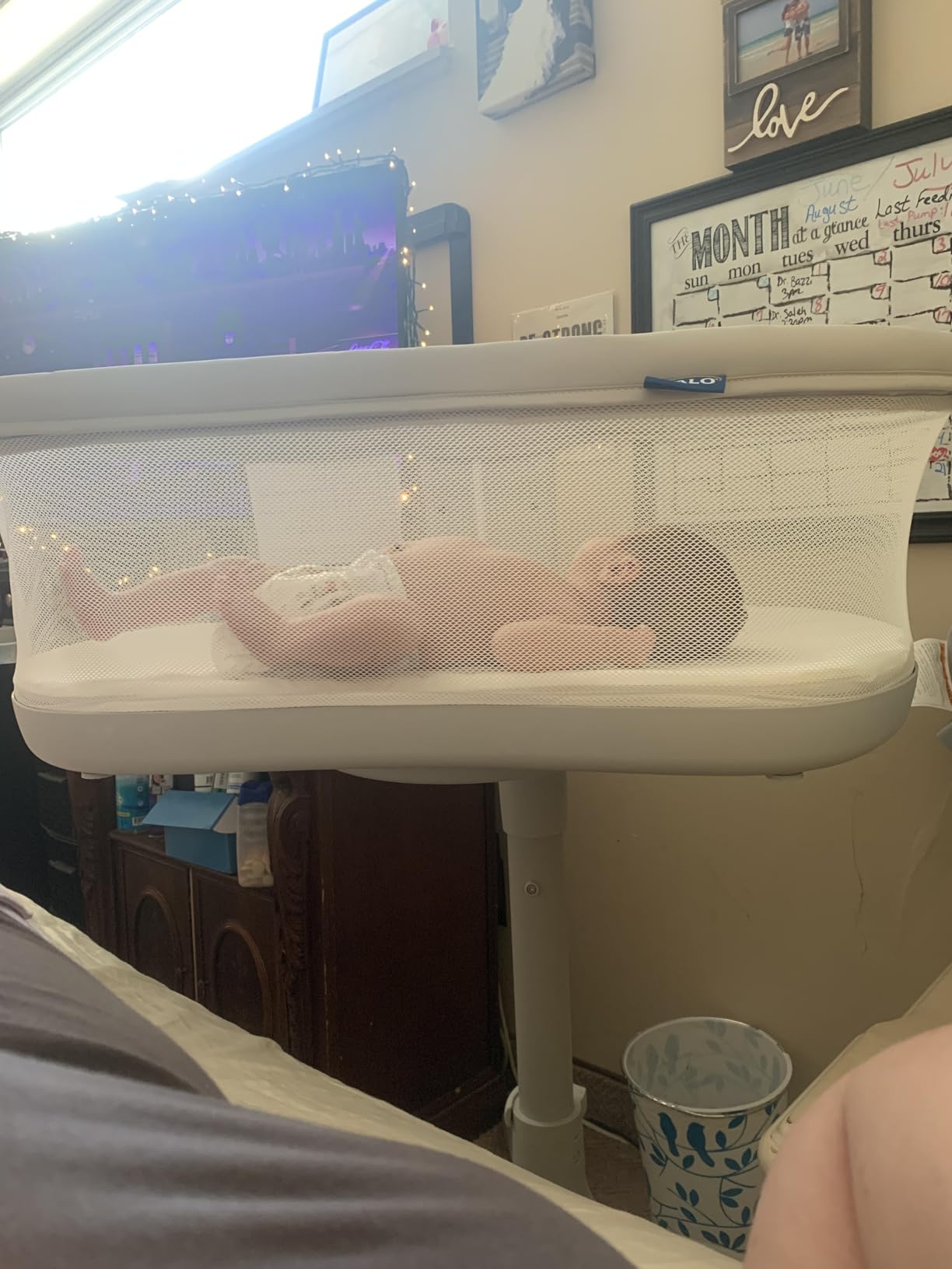 HALO BassiNest Swivel Sleeper 3.0 - Over-Bed Baby Bassinet with 360 Rotation, Adjustable Height, Breathable Mesh, Safe Close Sleeping, Lowering Wall for Easy Access, Feeding & C-Section Recovery customer photo 2
