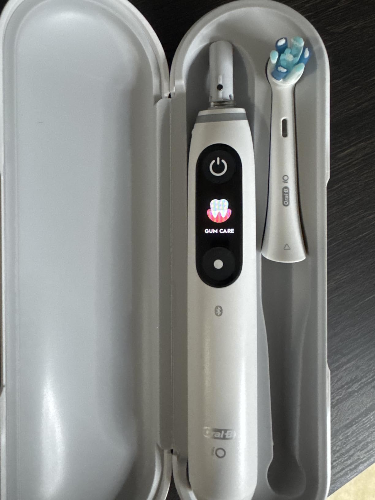 Oral-B Rechargeable Electric Toothbrush, iO5 Customizable Clean, 5 Cleaning Modes, Visual Pressure Sensor to Protect Gums, Travel Case, White customer photo 2