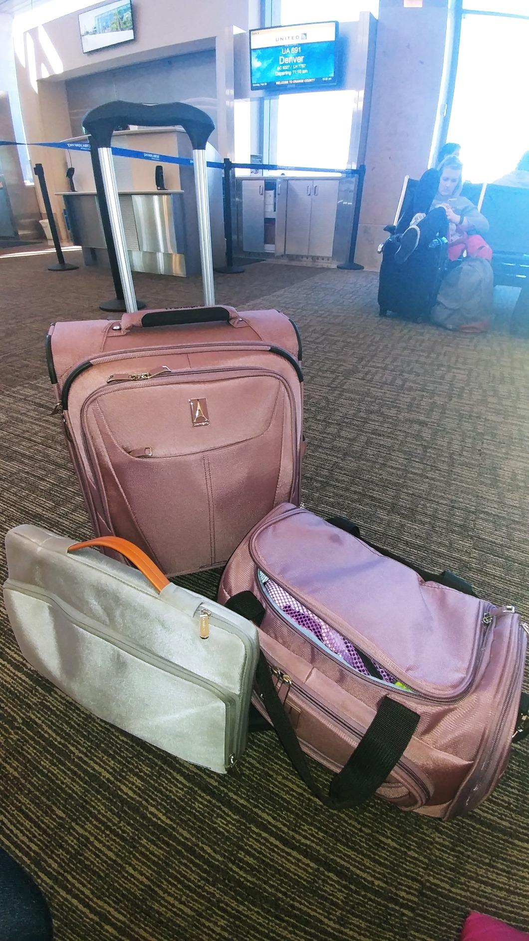 Maxlite 5 Softside Expandable Luggage with 4 Spinner Wheels, Lightweight Suitcase, Men and Women, Ensign Blue, Checked-Medium 25-Inch customer photo 2
